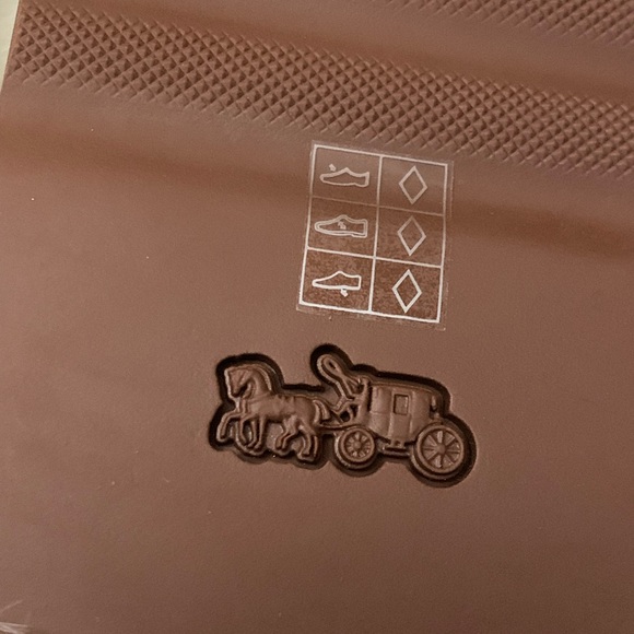 Spanking Brand New COACH Flip Flops w/ Banana Print😋Unisex - Picture 7 of 16